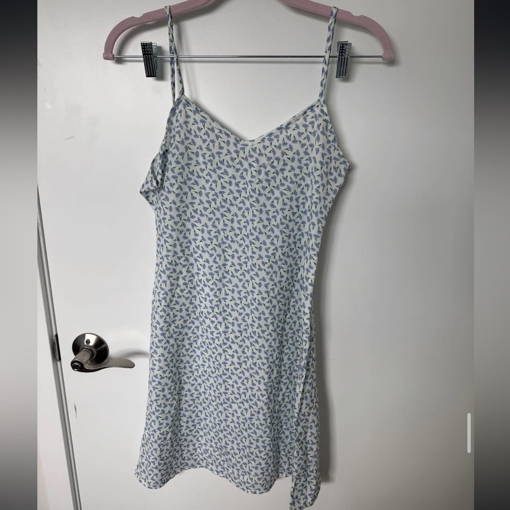 ROMWE Blue and White Floral Top